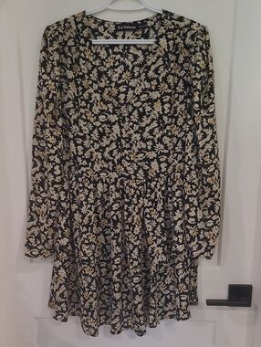 En Saison Black Long-Sleeve Floral Wrap-Style Dress with Cream Floral Print